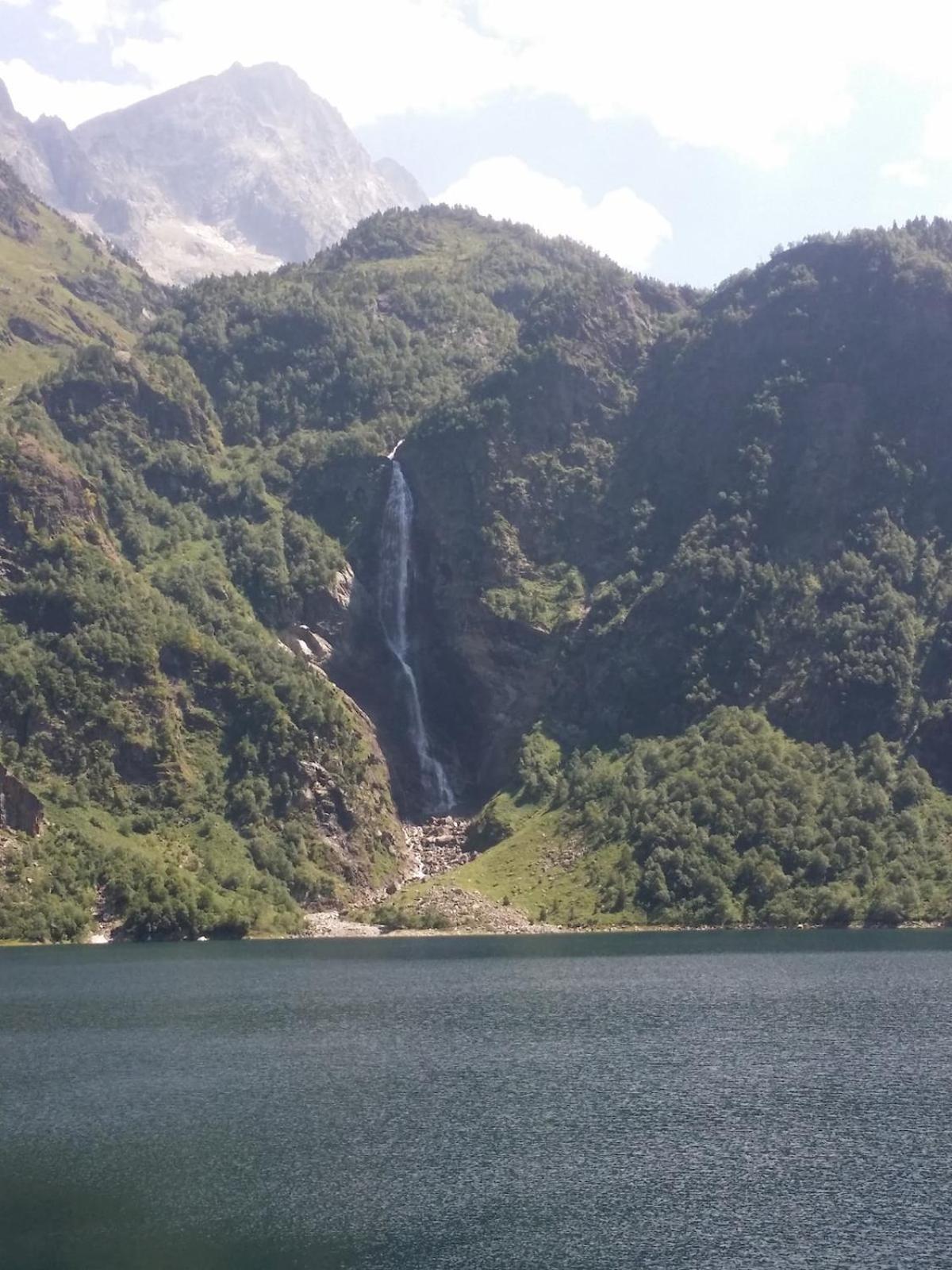 Appartement T2 4 Personnes Wifi Et Climatisation Bagnères-de-Luchon المظهر الخارجي الصورة