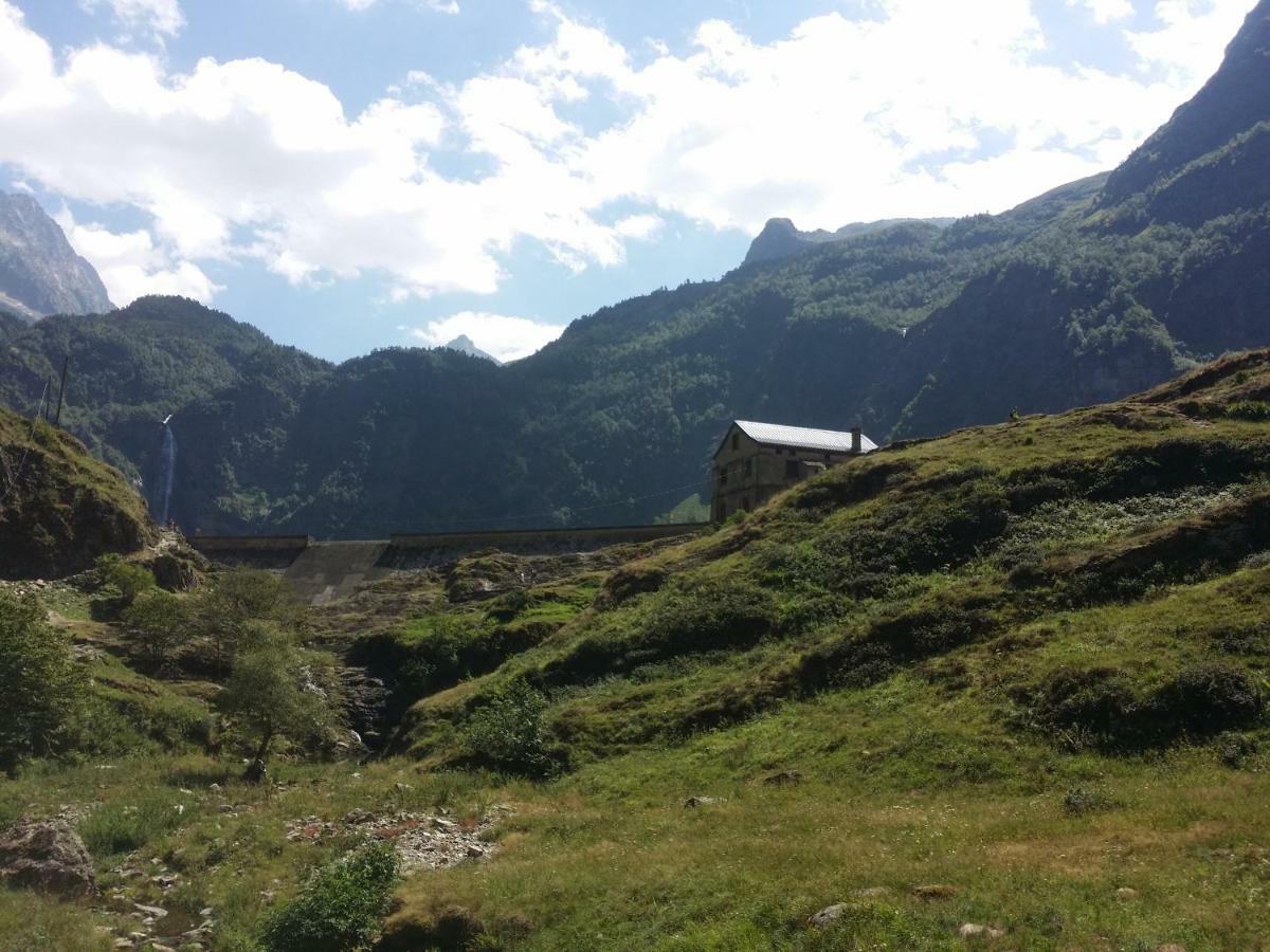 Appartement T2 4 Personnes Wifi Et Climatisation Bagnères-de-Luchon المظهر الخارجي الصورة